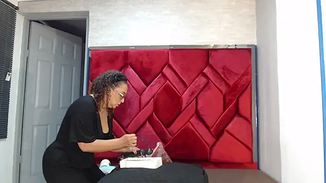 Snapshot of EvaMills1 chatting on 03-05-25, 08:32 EvaMills1 online show from 03-05-25, 08:32