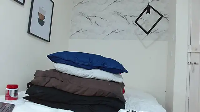 Snapshot of EvaMills1 chatting on 11-10-25, 08:41 EvaMills1 online show from 11-10-25, 08:41