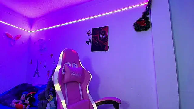 Snapshot of Rousrossell_4 chatting on 01-28-25, 02:53 Rousrossell 4 online show from 01-28-25, 02:53