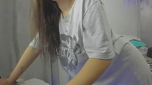 Snapshot of HARLEYNAPIER chatting on 11-23-25, 01:16 HARLEYNAPIER online show from 11-23-25, 01:16