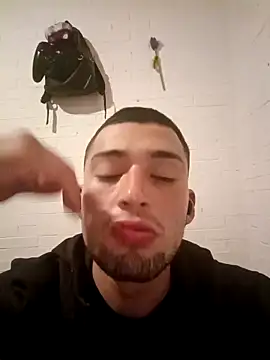 Suggarwhite18CM online show from 12-17-25, 08:53