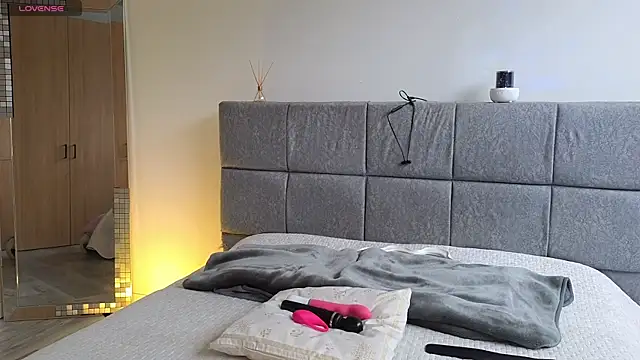 Soffimoon  online show from 05-11-26, 07:44