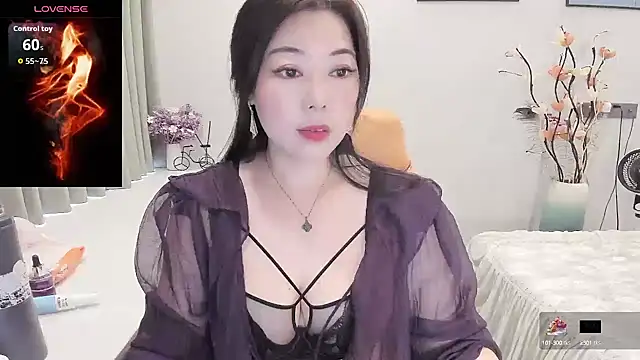 Snapshot of Crystal_Wings chatting on 09-14-25, 01:16 Crystal Wings online show from 09-14-25, 01:16