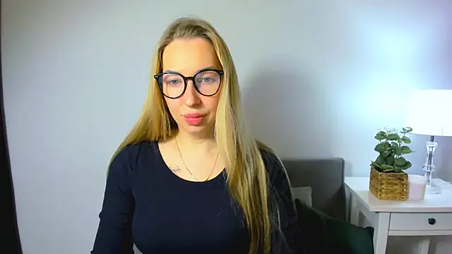 Snapshot of AriaDesire chatting on 12-03-25, 07:38 AriaDesire online show from 12-03-25, 07:38