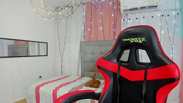 valentina 0  online show from 03-18-25, 03:31