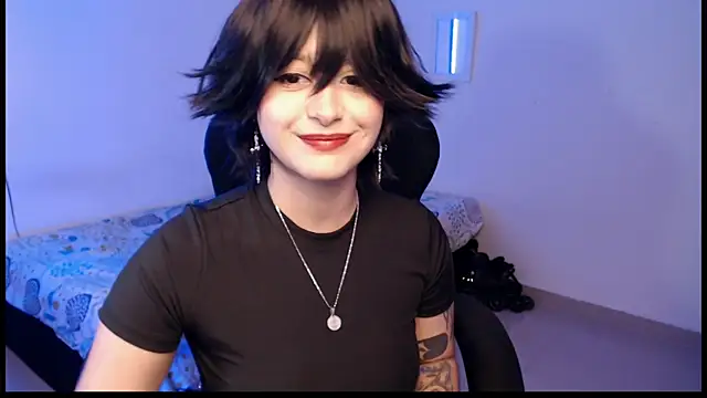 Snapshot of liz-beths chatting on 05-30-26, 01:25 liz-beths online show from 05-30-26, 01:25