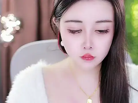 Qiaoqiao  online show from 02-12-25, 04:44