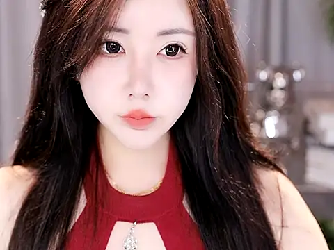 Qiaoqiao  online show from 10-19-25, 09:43