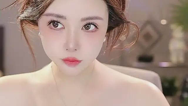 Qiaoqiao  online show from 01-15-26, 03:27