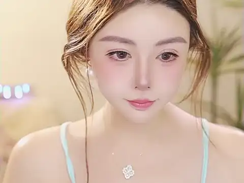 Qiaoqiao  online show from 05-15-26, 04:14