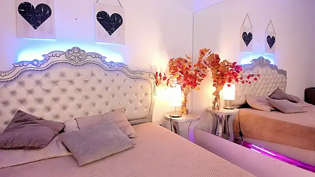 Snapshot of NiaColusi chatting on 10-22-25, 07:57 NiaColusi online show from 10-22-25, 07:57