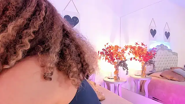 Snapshot of NiaColusi chatting on 11-13-25, 09:58 NiaColusi online show from 11-13-25, 09:58