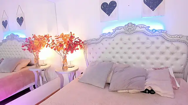 Snapshot of NiaColusi chatting on 11-17-25, 06:57 NiaColusi online show from 11-17-25, 06:57