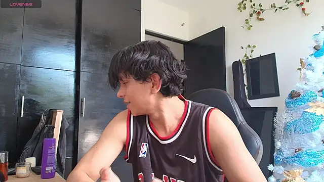 Snapshot of Haruto2001 chatting on 12-16-24, 03:43 Haruto2001 online show from 12-16-24, 03:43