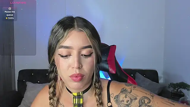 Snapshot of zoee_jackson chatting on 10-14-25, 02:56 zoee jackson online show from 10-14-25, 02:56