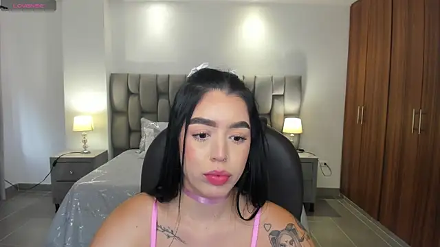 zoee jackson online show from 06-04-26, 07:42