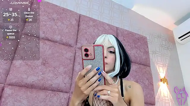 Snapshot of LilitRobins chatting on 01-09-25, 01:39 LilitRobins online show from 01-09-25, 01:39