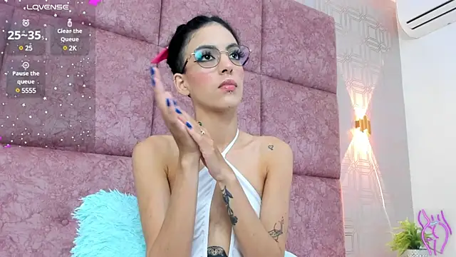 Snapshot of LilitRobins chatting on 01-17-25, 01:15 LilitRobins online show from 01-17-25, 01:15