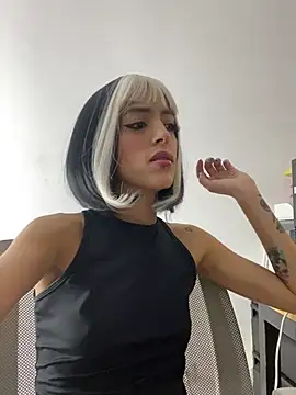 Snapshot of LilitRobins chatting on 01-18-25, 01:30 LilitRobins online show from 01-18-25, 01:30