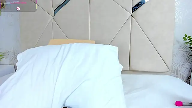 Snapshot of LilitRobins chatting on 10-15-25, 09:37 LilitRobins online show from 10-15-25, 09:37