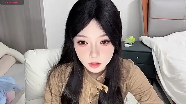 Snapshot of Q-ing chatting on 12-01-24, 10:32 Q-ing online show from 12-01-24, 10:32