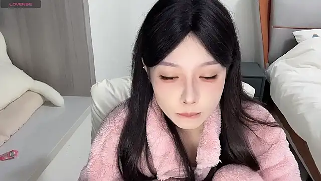 Snapshot of Q-ing chatting on 12-04-24, 08:12 Q-ing online show from 12-04-24, 08:12