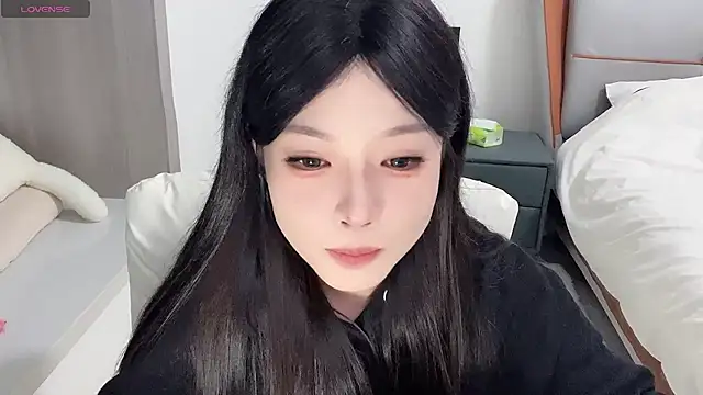 Snapshot of Q-ing chatting on 12-09-24, 01:45 Q-ing online show from 12-09-24, 01:45