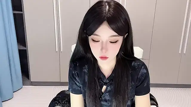 Snapshot of Q-ing chatting on 10-16-25, 04:08 Q-ing online show from 10-16-25, 04:08