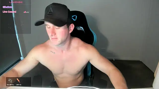 Snapshot of _DownUnderFit_ chatting on 11-02-25, 10:45 DownUnderFit online show from 11-02-25, 10:45