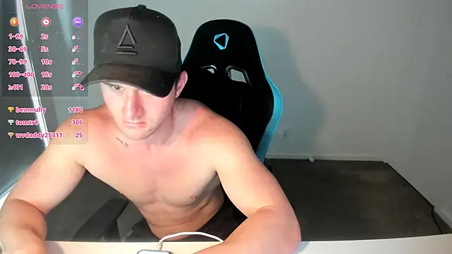 Snapshot of _DownUnderFit_ chatting on 11-04-25, 10:31 DownUnderFit online show from 11-04-25, 10:31