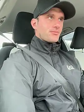 Snapshot of _DownUnderFit_ chatting on 11-22-25, 11:37 DownUnderFit online show from 11-22-25, 11:37