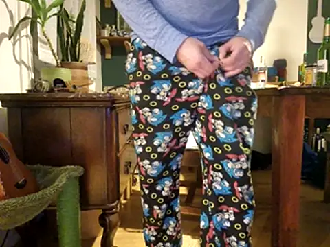 Snapshot of stavroun chatting on 11-06-25, 12:44 stavroun online show from 11-06-25, 12:44