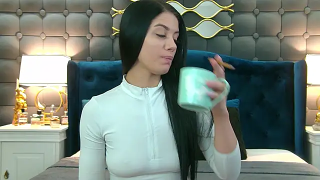 LeyaCass online show from 01-16-25, 05:53