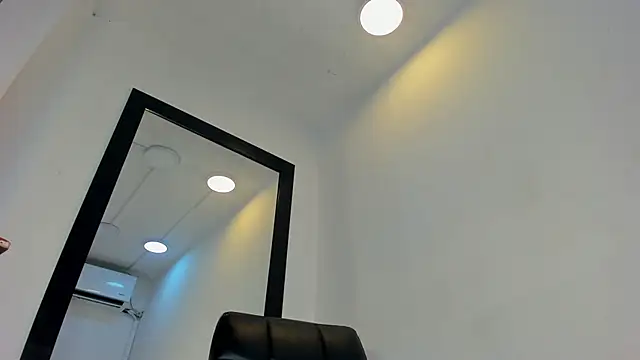Snapshot of vera_candella chatting on 07-18-26, 12:42 vera candella online show from 07-18-26, 12:42