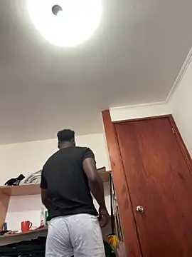 Snapshot of Andricastro chatting on 03-13-25, 09:26 Andricastro online show from 03-13-25, 09:26