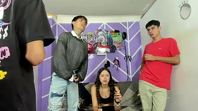 Snapshot of Fresahot2005 chatting on 12-11-24, 07:57 Fresahot2005 online show from 12-11-24, 07:57