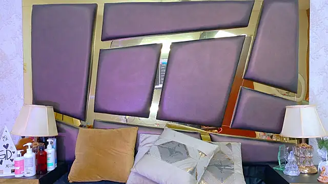 NicoleEsposito online show from 04-01-26, 01:41