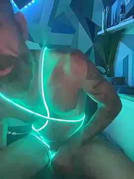 Snapshot of HandyBro chatting on 11-12-25, 08:37 HandyBro online show from 11-12-25, 08:37