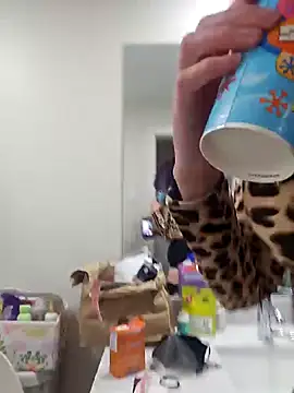 erinSmiles online show from 11-07-25, 05:51