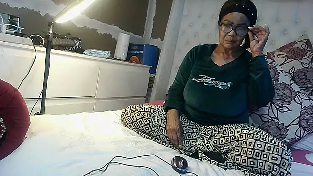 Carocurvy online show from 09-09-25, 04:50