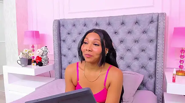 HaileeRoberts online show from 03-04-25, 06:18