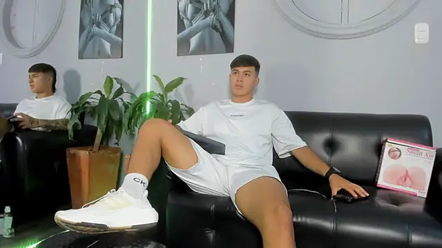 Cristopher strong online show from 02-11-25, 12:48