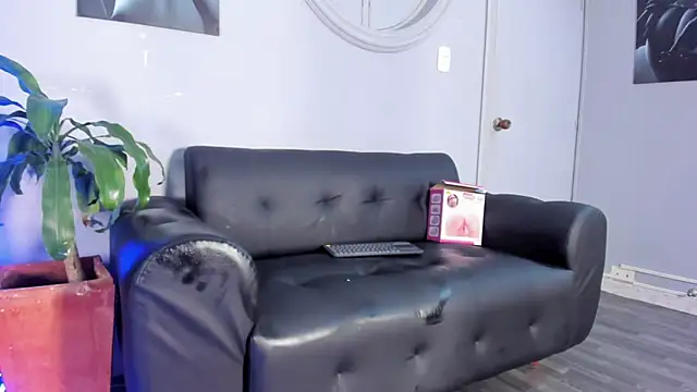 Cristopher strong online show from 03-18-25, 03:31