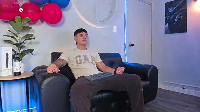 Cristopher strong online show from 06-10-26, 12:15