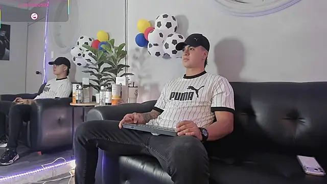 Cristopher strong online show from 06-26-26, 01:04