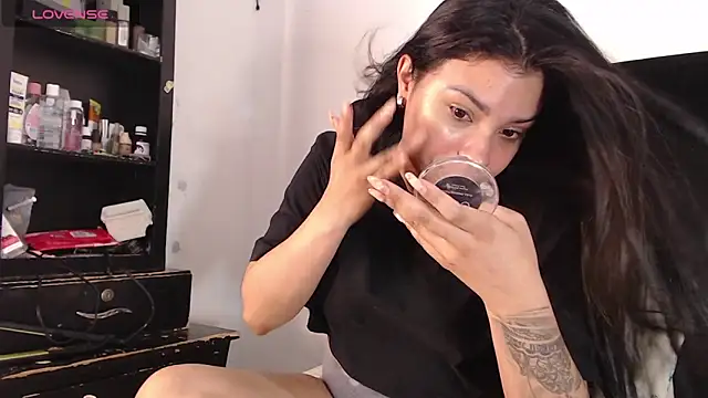 lolaa staars online show from 01-25-25, 10:39