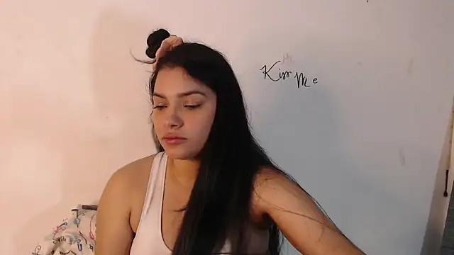 lolaa staars online show from 03-15-25, 09:41