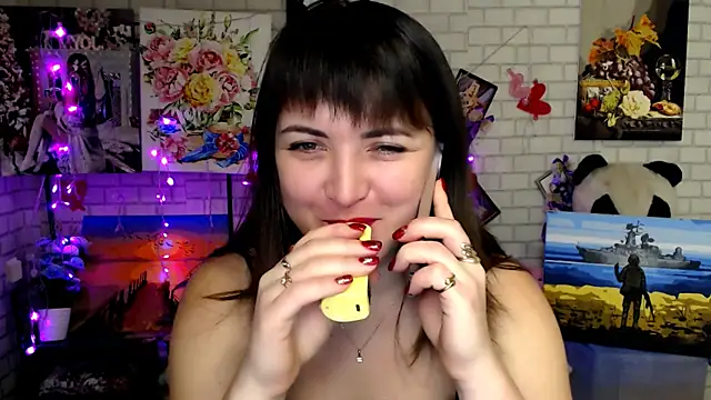 Darina M  online show from 12-05-25, 08:23