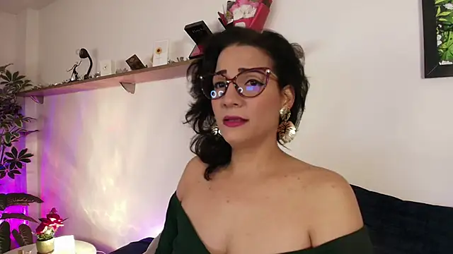 Snapshot of Elliee_ chatting on 06-03-26, 12:19 Elliee online show from 06-03-26, 12:19