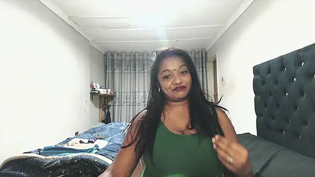 Snapshot of Indianmayaxoxo chatting on 06-06-26, 04:55 Indianmayaxoxo online show from 06-06-26, 04:55